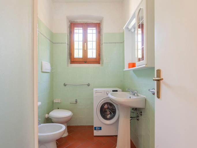 Bathroom 3, Tuscan Heaven; Vinci and Pistoia, Pistoia