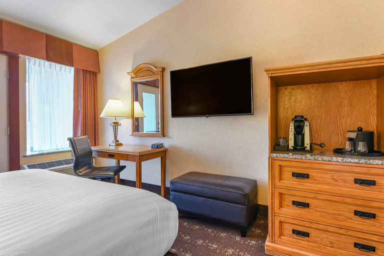 Bedroom 3, Kathryn Riverfront Inn, an Ascend Collection Hotel, Clatsop