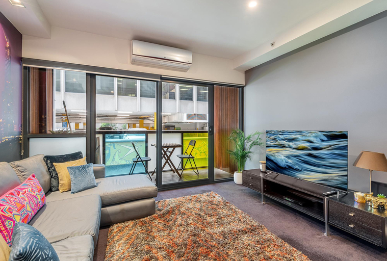 Others 3, Sleek & Central 2-Bed Apartment in Melbourne, Melbourne