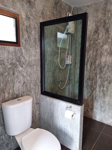 Bathroom 2, Baannok Plaina Homestay, Klaeng