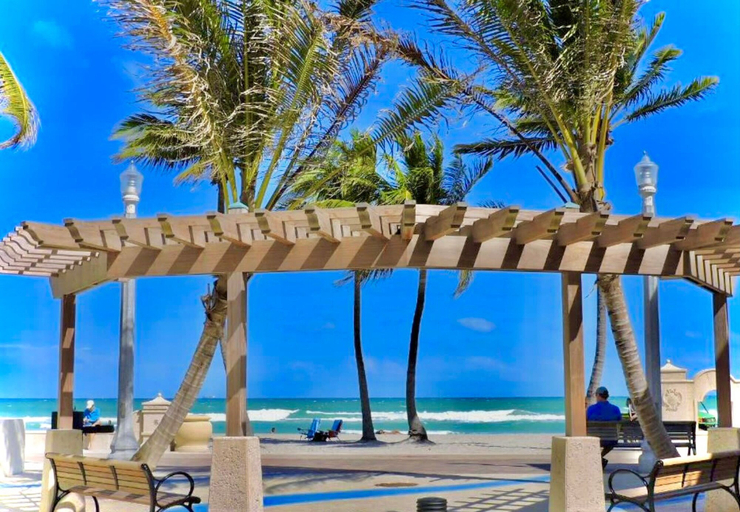 Room 4, Southwinds 8 for 2 Steps to Beach Boardwalk, Broward