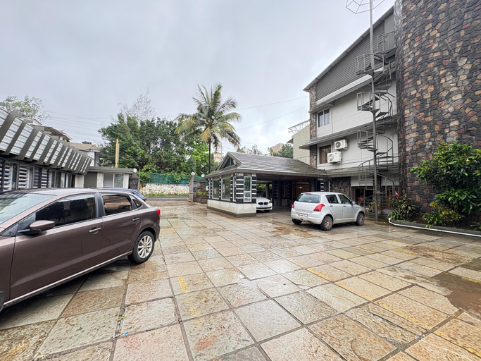 Front of property, Honey Bee - A Boutique Resort, Pune