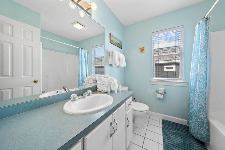 Bathroom 3, Sea Watch Unit A, Baldwin
