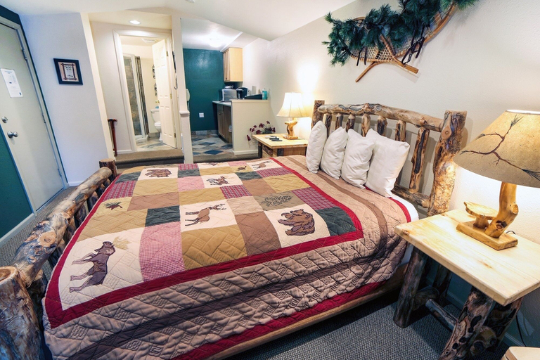 Bedroom 2, Fawn Valley Inn: 107 1 Bedroom Condo, Larimer