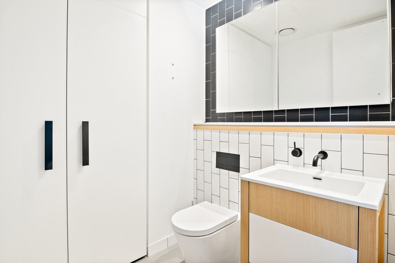 Bathroom 3, Bright 2-bed Retreat With Pool, Gym & Sauna Access, Melbourne