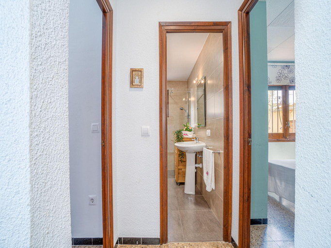 5, Relaxing Garden Villa - Ideal for Families, Girona
