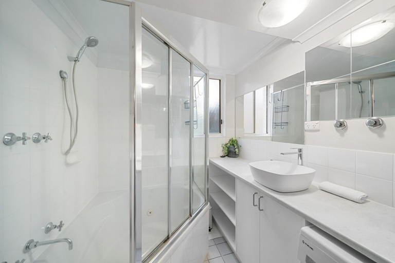 Bathroom 2, Stylish 1-bed Stay With Balcony & Study, Canberra