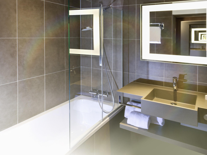 Bathroom 5, Novotel Massy Palaiseau, Essonne