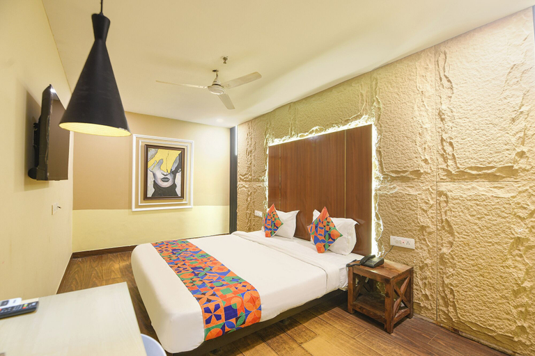 Room 4, Fabhotel Crescent, Faridabad