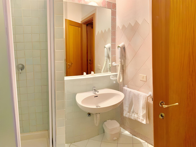 Bathroom 4, Sporting Hotel, Olbia-Tempio