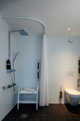 Bathroom 5, citizenM Paris Gare de Lyon, Paris