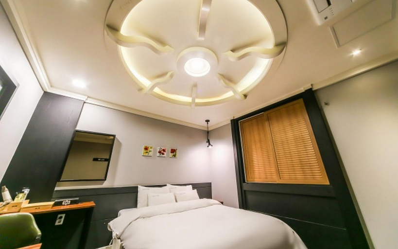 Bedroom 3, Changwon Paryongdong Su, Changwon