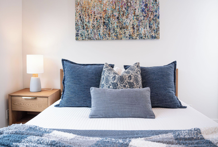 Room 4, Bluebird Daze, Columbia-Shuswap