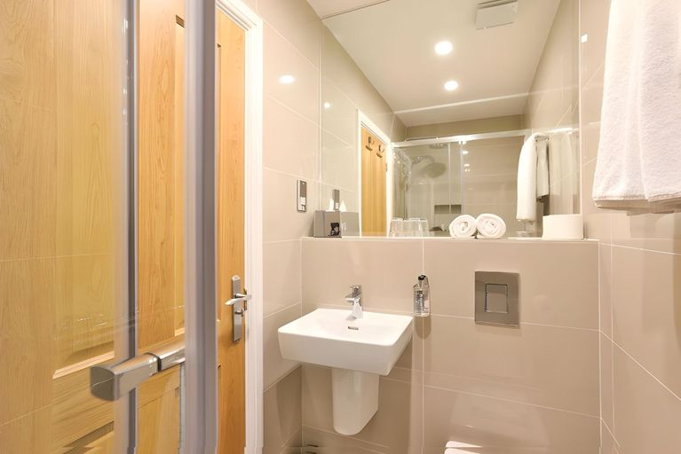 Bathroom 3, The Porchester Hotel, London