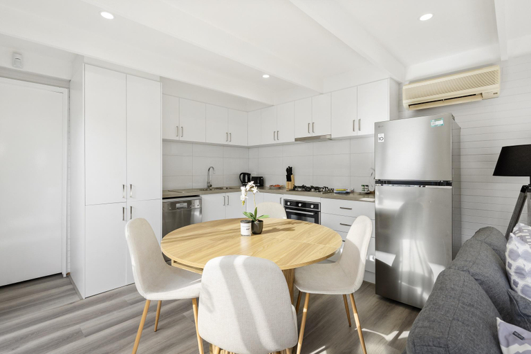 Kitchen 2, 2-Bed Rosebud Apartment with BBQ & Garden, Melbourne