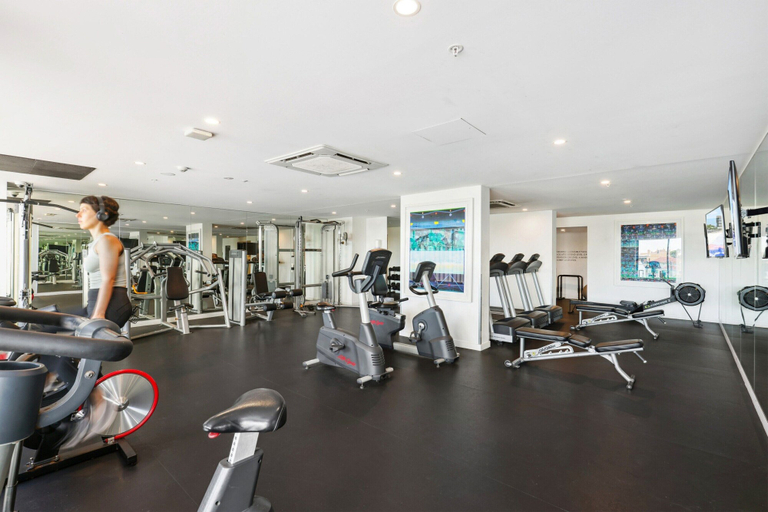 Fitness facility, Stunning 1-bed by Victoria Park With Pool & Gym, Spring Hill
