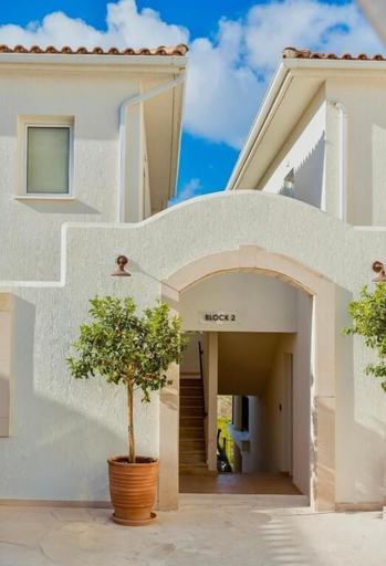 Exterior & Views 2, WellClub Resort - Suites & Wellness