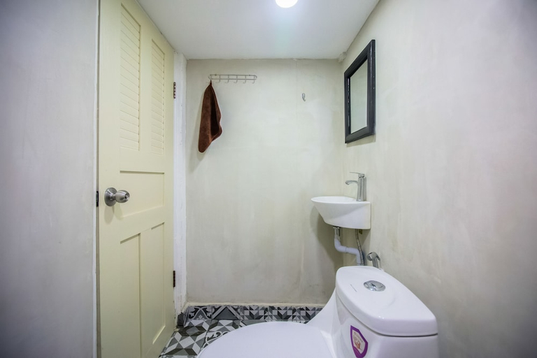 Bathroom 3, The Artist Residence, Phnom Penh