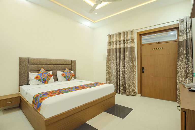 Room 4, Fabhotel Lotus, Agra