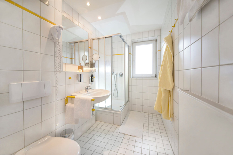 Bathroom 4, Hotel Heikenberg, Osterode am Harz