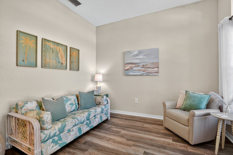 Living area 5, Spacious 4br Retreat With Heated Pool & Spa 4 Bedroom Home, Sarasota
