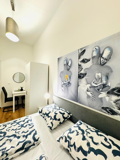 Room 5, 5BR Apartment for 10 Near Alterlaa, Wien
