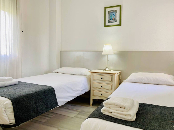 Room 2, Duplex 3 Bedroom Top Floor F-3, Málaga