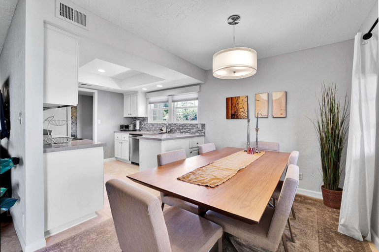 Room 3, Relaxing Palm Springs Condo With Pool Access, Riverside