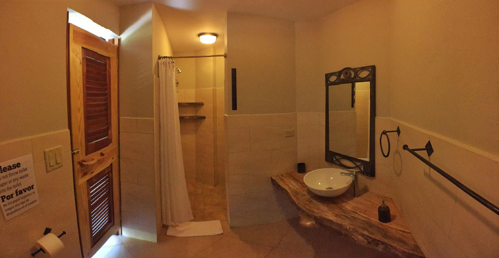 Bathroom 4, Bambuda Castle, Boquete