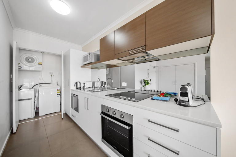 Private kitchen 3, Bright 1-Bed Apartment with Balcony, Canberra