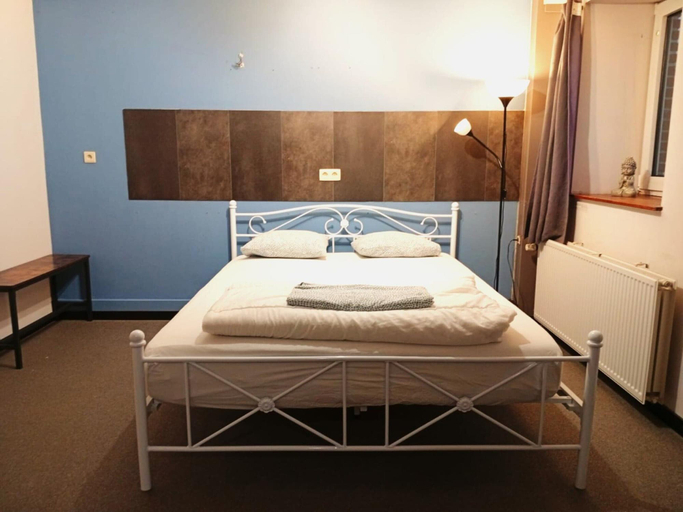 Room 2, Single-storey Holiday Home in Heers, Limburg