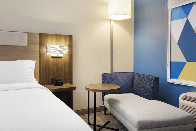 Bedroom 5, Holiday Inn Express DRYDEN, Kenora