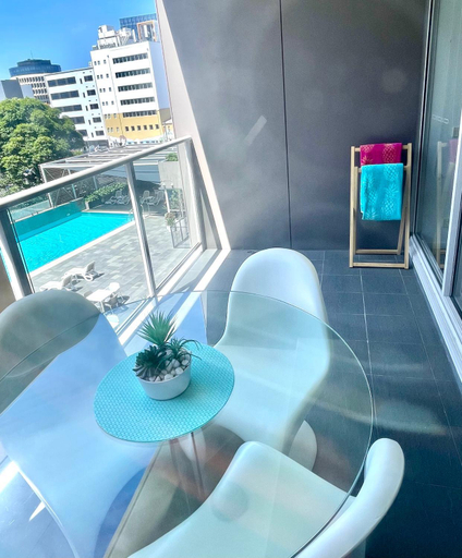 Sport & Beauty 2, Honeysuckle Executive Apartments, Newcastle - Inner City