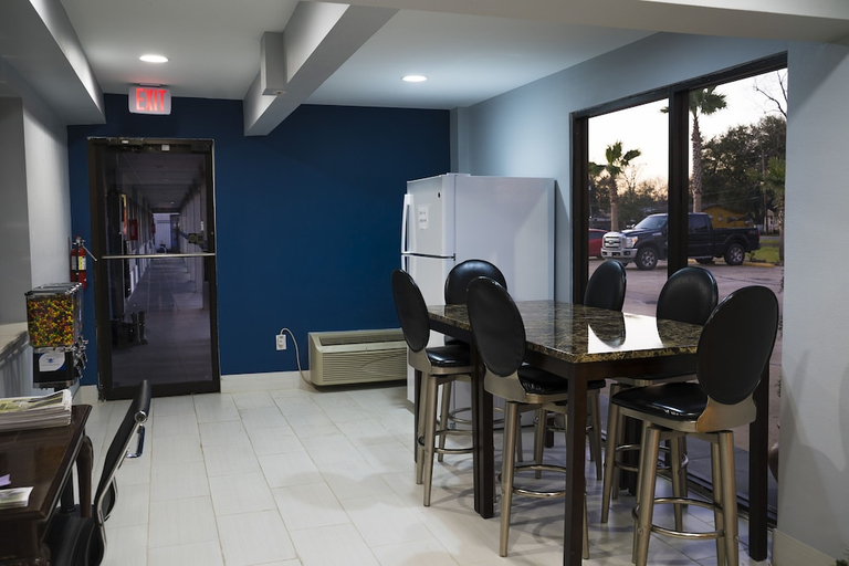 Public Area 2, Traveler's Inn, Fort Bend