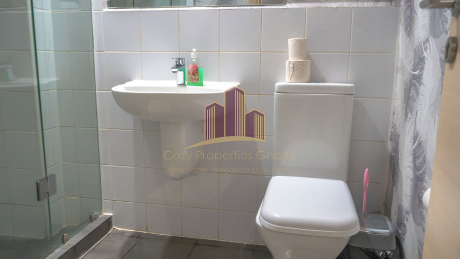 Bathroom, RoyalRest at The Gallery, Accra