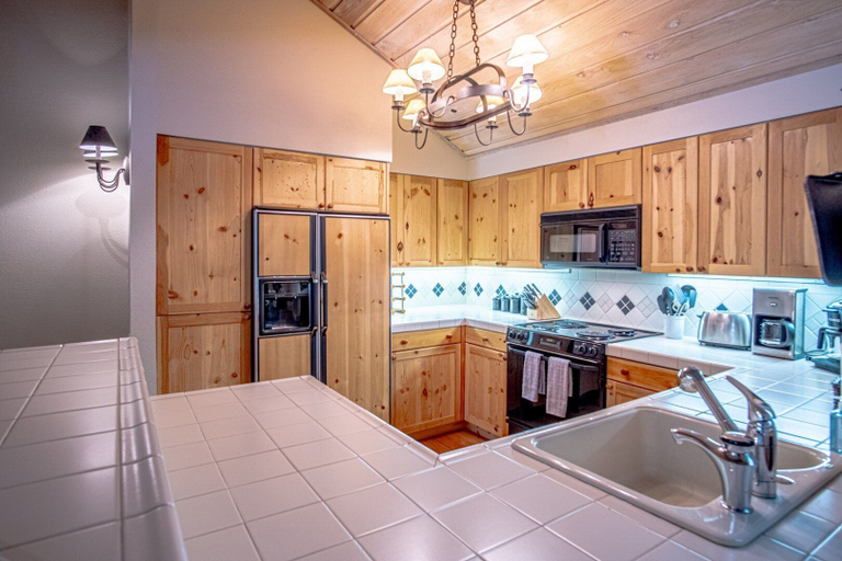 Private kitchen 2, Sunburst - Golf Course Views + Free Resort Amenities, Blaine
