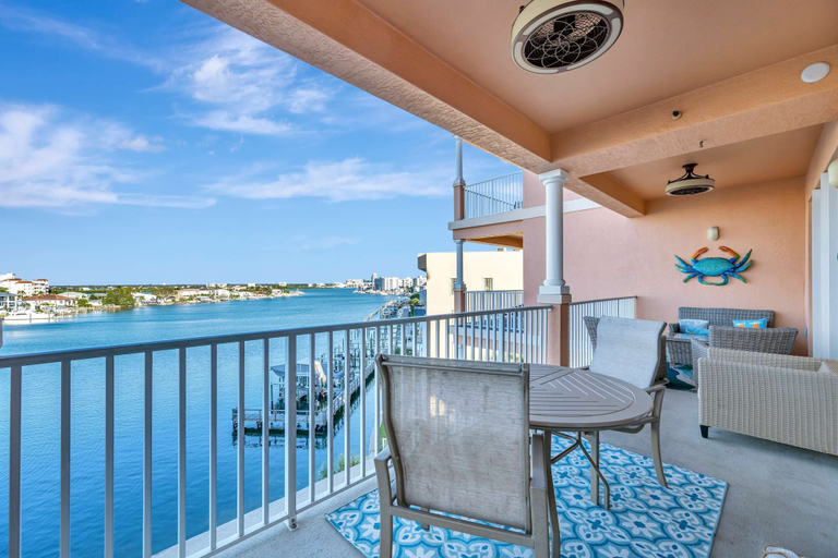 Room 2, Waterfront 3B Balcony Hot Tub Pool Near Beach, Pinellas