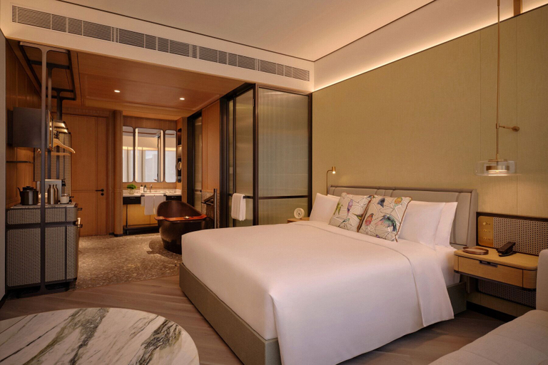 Bedroom 4, Kimpton TSIM SHA TSUI HONG KONG by IHG, Kowloon