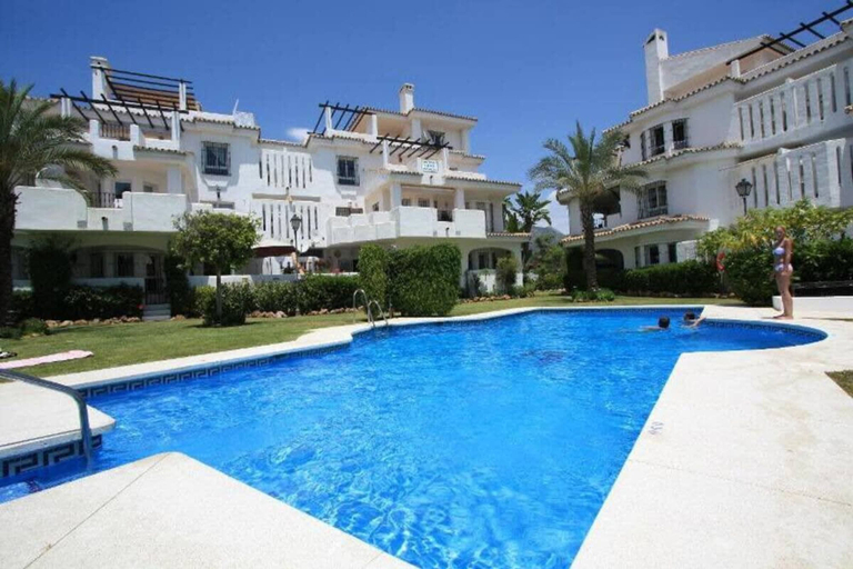Room 4, 2 Bedroom Close to the Pool F-4, Málaga