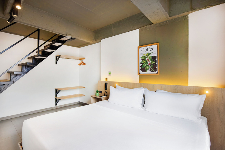 Room 4, Hotel Attic 33, Medellín