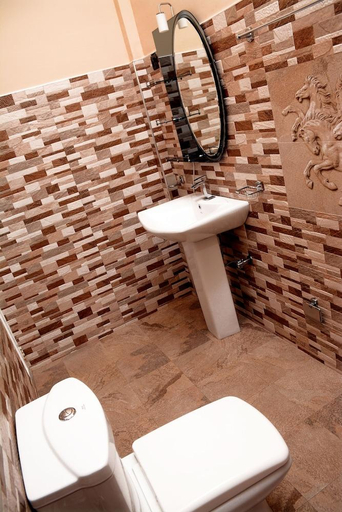 Bathroom 4, Sea View Tourist Inn, Tangalle