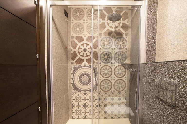 Bathroom 3, Elda Hotel, Foggia