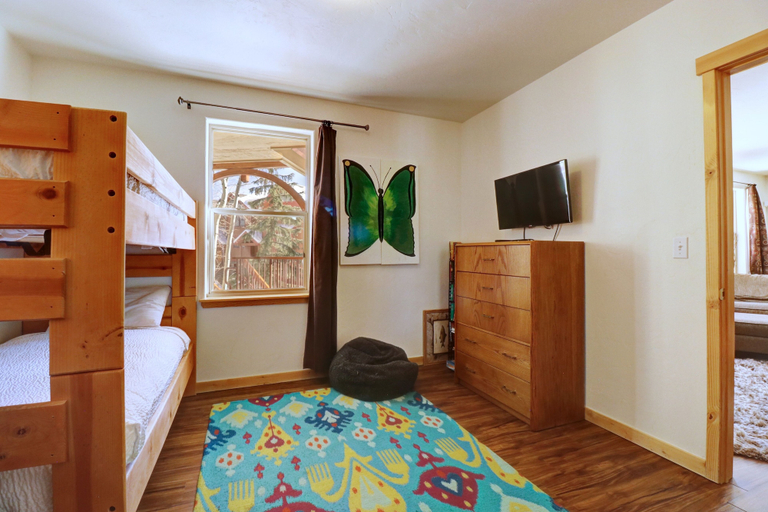 Room 5, 101 Streamside Lane 2 Bedroom Condo by RedAwning, Summit