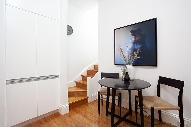 Others 4, Chic and Characterful Studio Apartment, Sydney