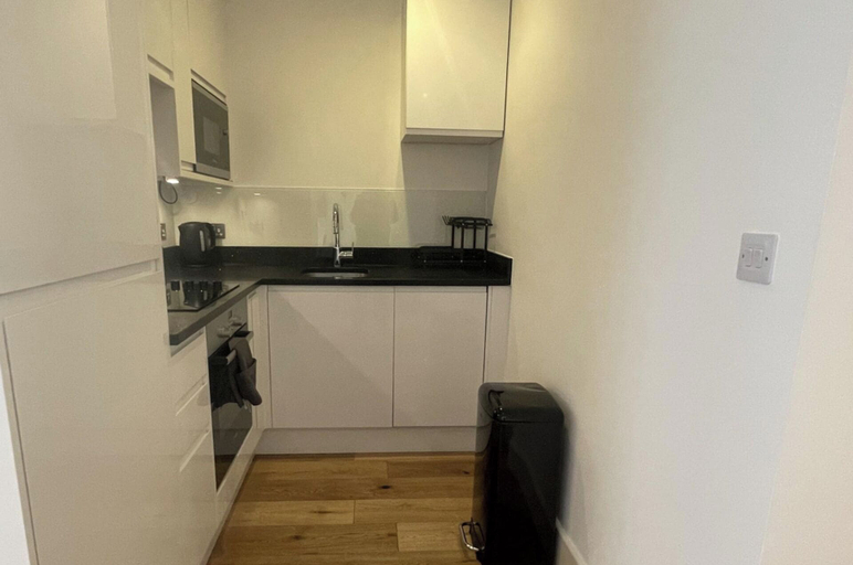 Private kitchen, Modern Flat/central Croydon/sleeps 4/free Parking, London