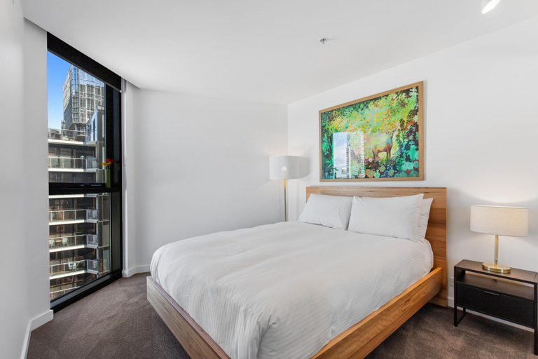 Room 5, Chic 1-bed With Harbour Views & Pool by Tram Line, Melbourne