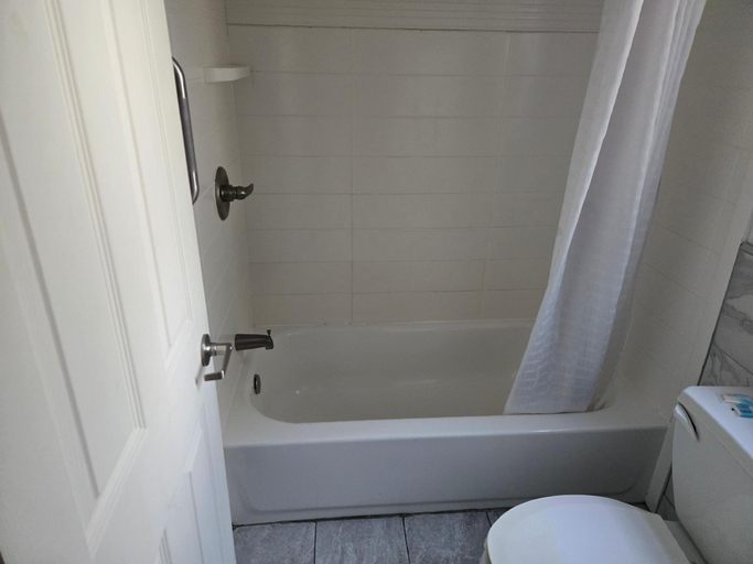 Bathroom 4, East Lake Inn, Hillsborough