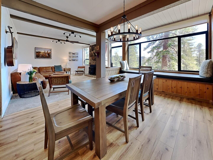 Interior 3, Spacious Slopeside Location by RedAwning, Mono