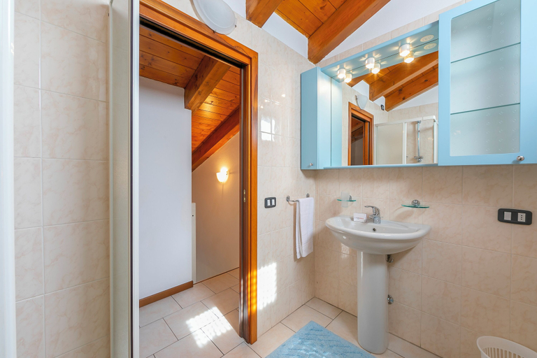 Bathroom 3, Residenza Verde, Brescia