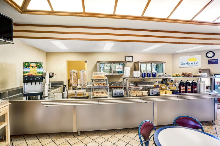 Food & Drinks 4, Days Inn & Suites by Wyndham Fullerton, Orange